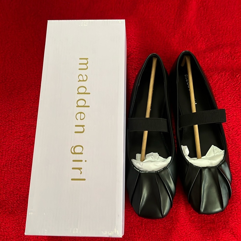 Madden Black Paris Sabrina Flat With Elastic Strap Ballet Shoes Size 6.5 New Box